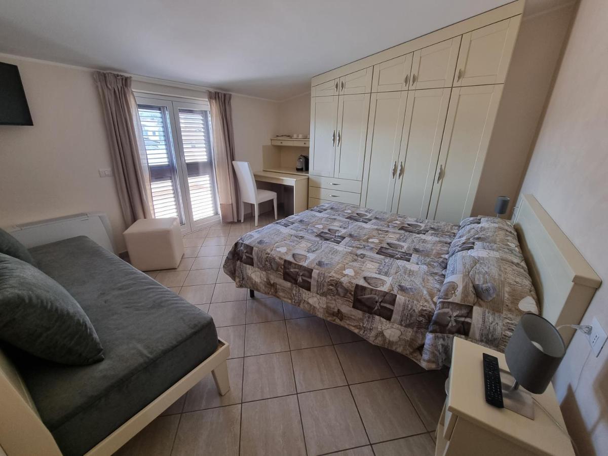 B&B E Casa Vacanza Al Castello โรเชลลา ยอนีกา ภายนอก รูปภาพ