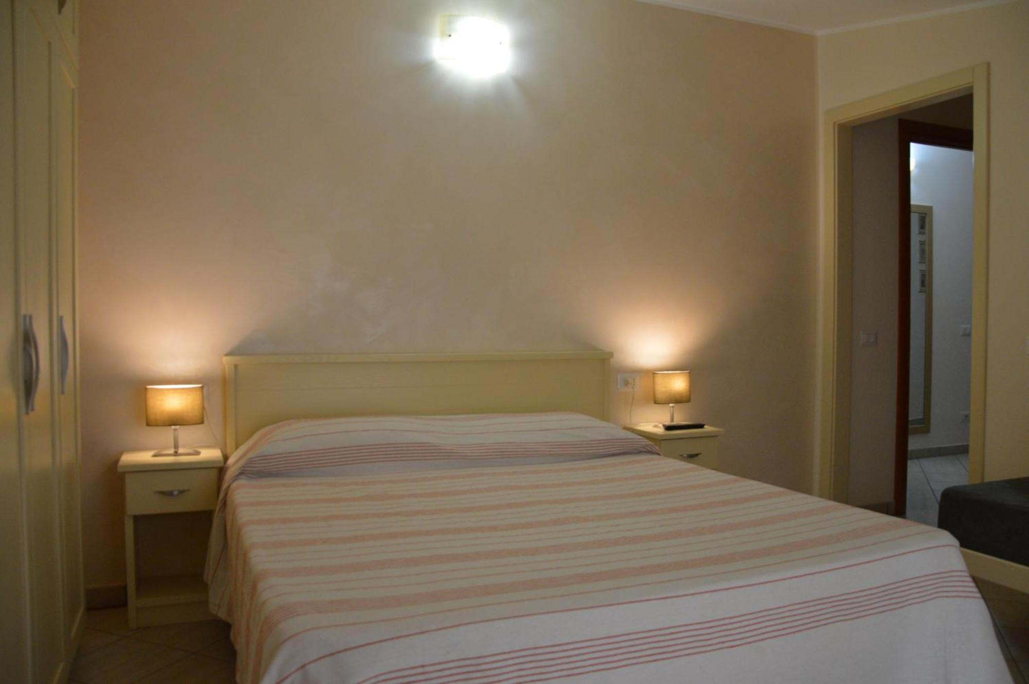 B&B E Casa Vacanza Al Castello โรเชลลา ยอนีกา ภายนอก รูปภาพ