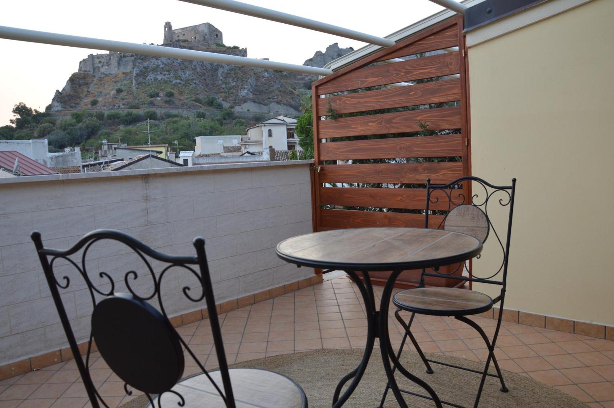 B&B E Casa Vacanza Al Castello โรเชลลา ยอนีกา ภายนอก รูปภาพ