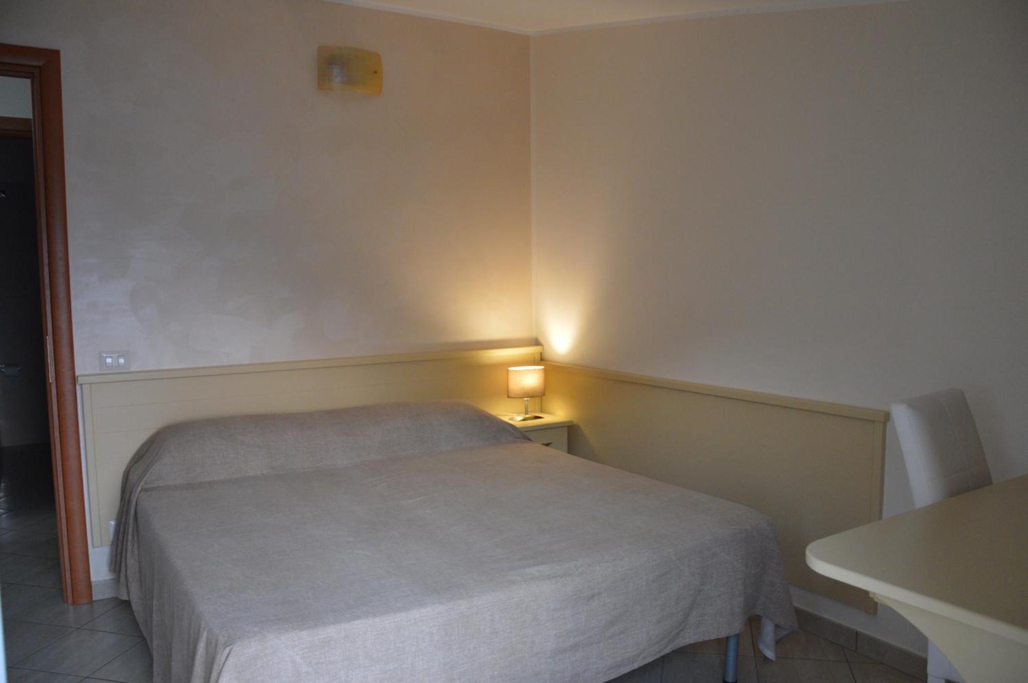 B&B E Casa Vacanza Al Castello โรเชลลา ยอนีกา ภายนอก รูปภาพ