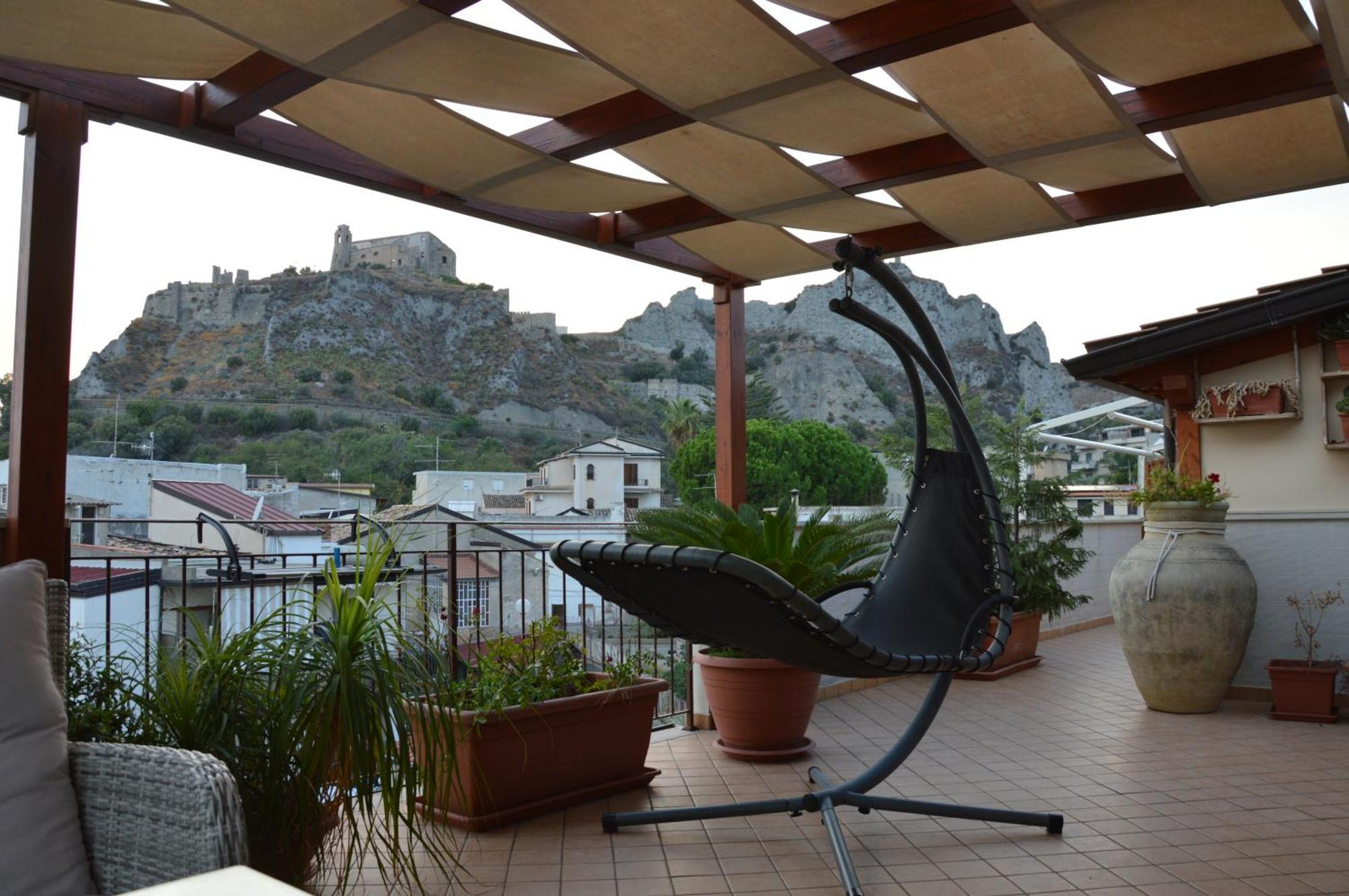 B&B E Casa Vacanza Al Castello โรเชลลา ยอนีกา ภายนอก รูปภาพ