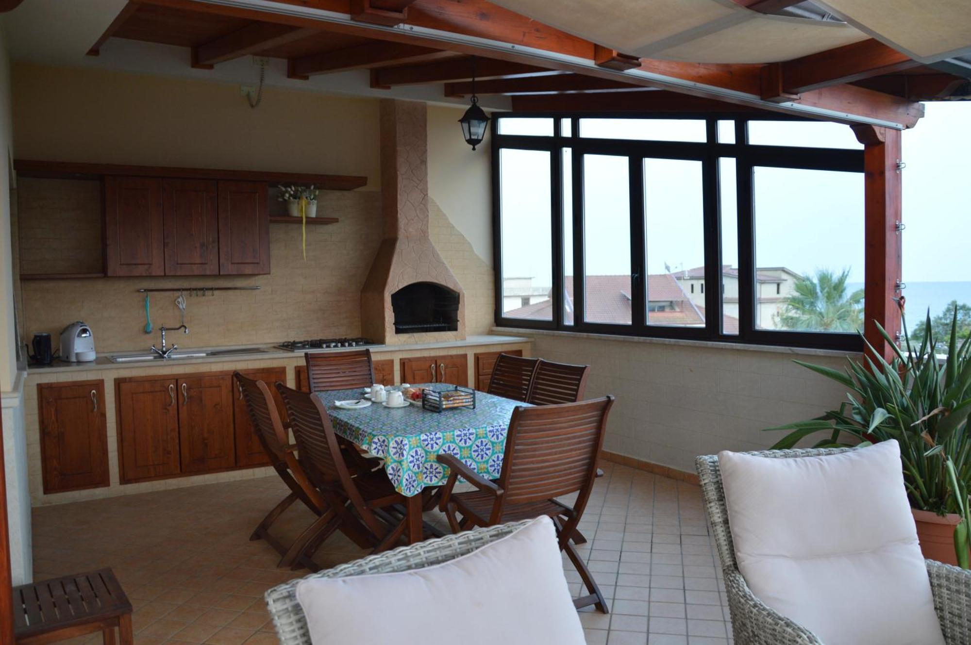 B&B E Casa Vacanza Al Castello โรเชลลา ยอนีกา ภายนอก รูปภาพ