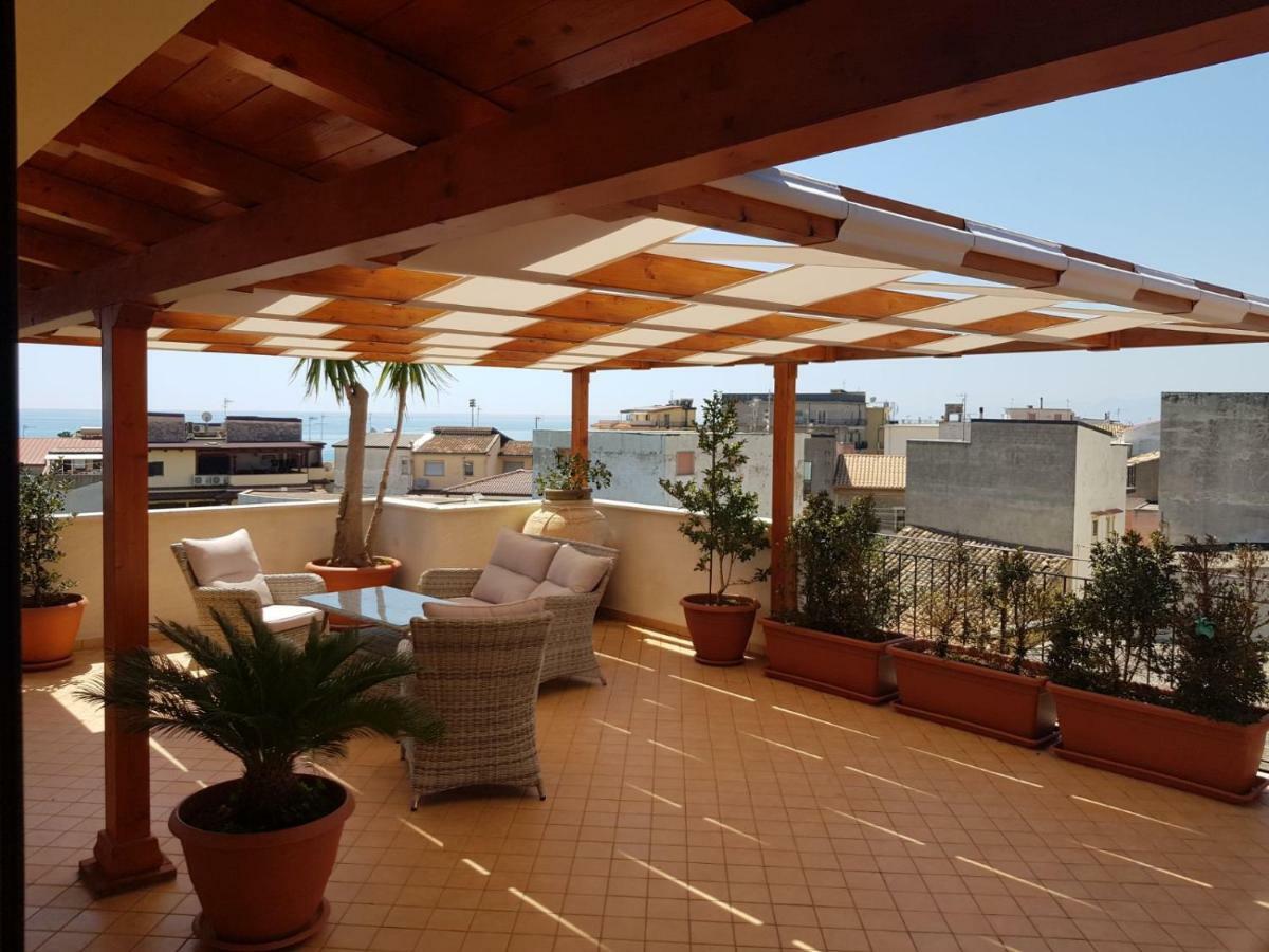 B&B E Casa Vacanza Al Castello โรเชลลา ยอนีกา ภายนอก รูปภาพ
