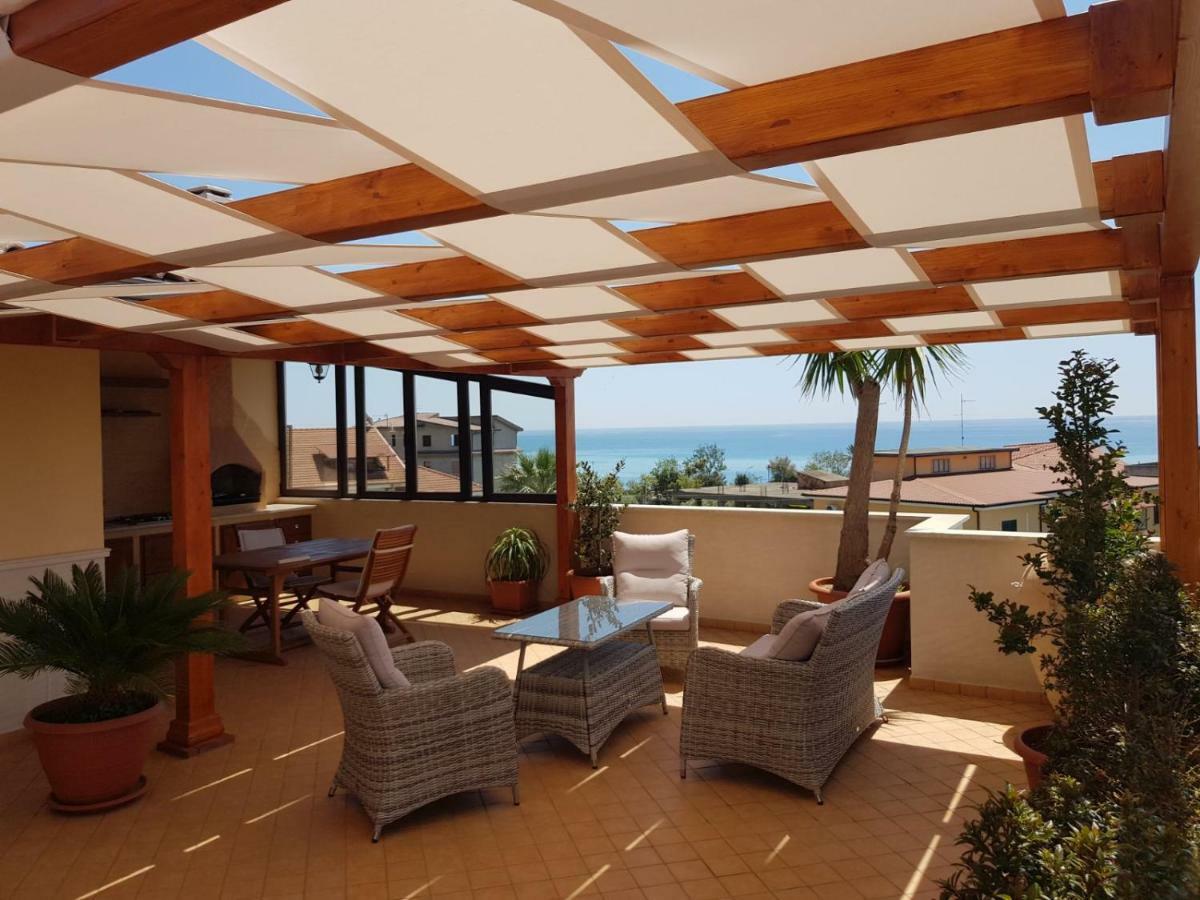 B&B E Casa Vacanza Al Castello โรเชลลา ยอนีกา ภายนอก รูปภาพ