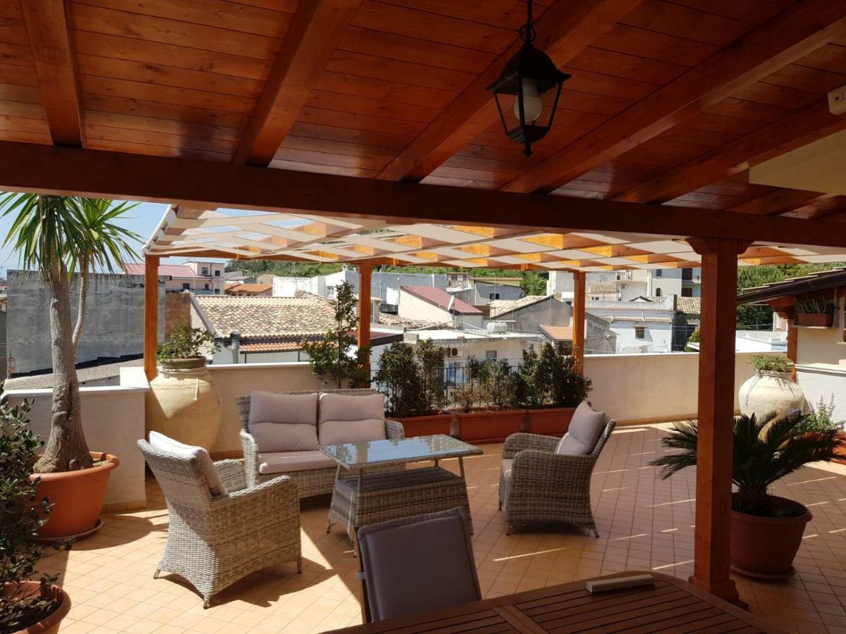 B&B E Casa Vacanza Al Castello โรเชลลา ยอนีกา ภายนอก รูปภาพ